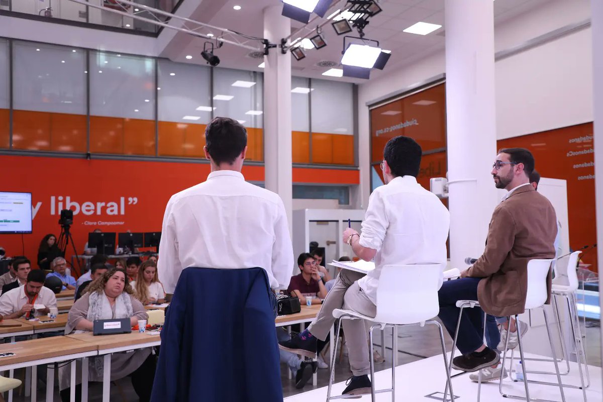 CS_Madrid's tweet photo. ⌛ ¡Última llamada para votar al próximo coordinador nacional de @jovenesCs!

Si eres afiliado joven, entra en tu espacio personal y participa en las #PrimariasJCs 

🕙 Tienes hasta mañana a las 10:00. https://t.co/XGk30EdUw0