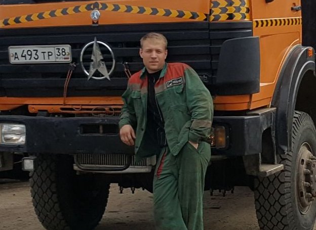Gulay_Pole's tweet photo. Руслан Зинин. Выстреливший в военкома.
Гос СМИ пытаются представить его психом и украинским диверсантом одновременно
На самом деле, простой рабочий из бедного региона. Со слов матери, близкому другу Руслана пришла повестка, хотя друг даже не служил. Это и стало последней каплей. https://t.co/UVp7Gp3zYH