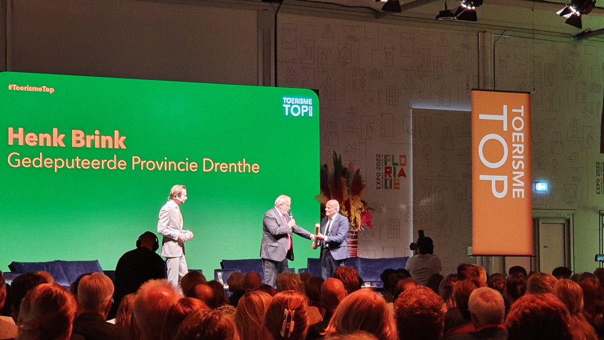 Marketing Drenthe (@marketingdrenth) on Twitter photo Het stokje is overgedragen aan <a href="/HenkBrinkDr/">Henk Brink</a> #toerismetop 2023 vindt in Drenthe plaats. #oerprovincie Het stokje is overgedragen aan <a href="/HenkBrinkDr/">Henk Brink</a> #toerismetop 2023 vindt in Drenthe plaats. #oerprovincie