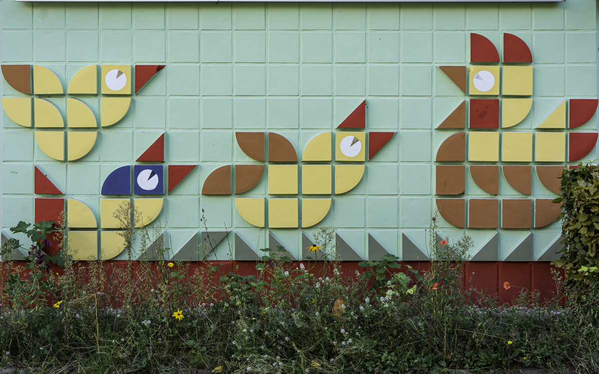 PlattenbauBLN's tweet photo. Plattenbirds, part 3. https://t.co/zGIbJ046bL