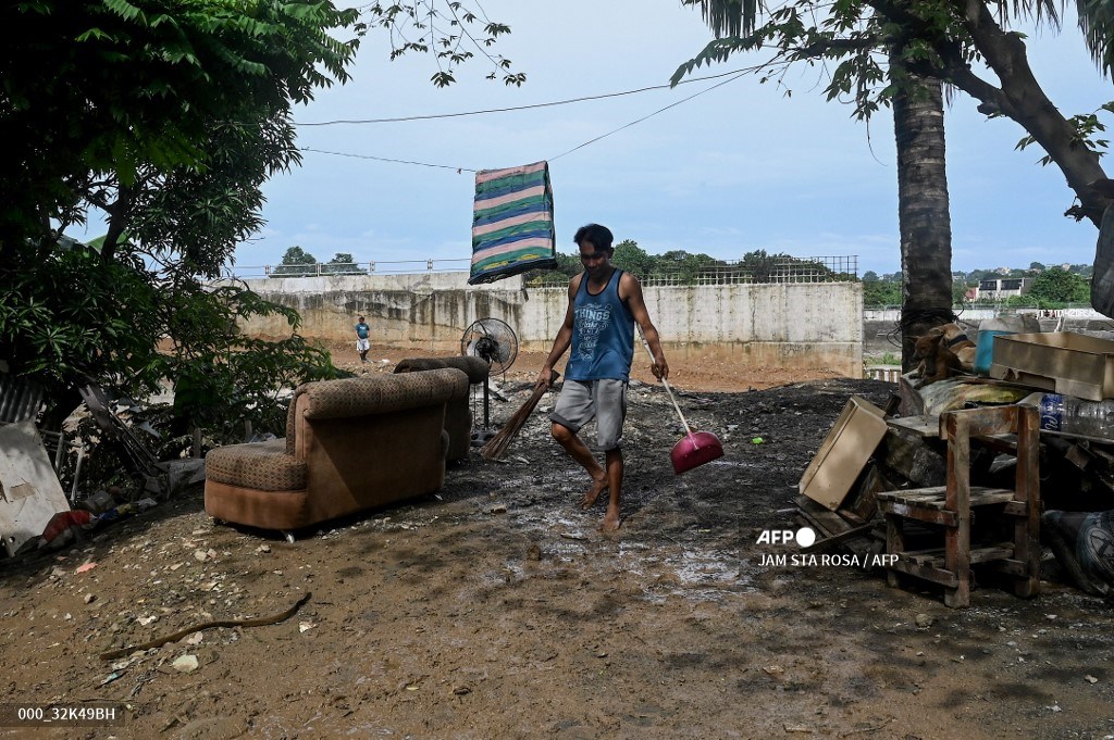 Super Typhoon Noru slams into the Philippines. #AFP 
 📸 Ted Aljibe
 📸 <a href="/jamillah__/">jam sta rosa</a>