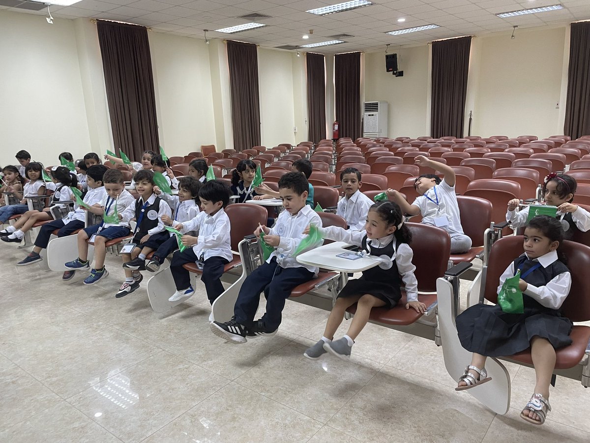 QatifLibrary's tweet image. مركز إلياس لضيافة الأطفال في زيارتهم الى #المكتبة_العامة_بالقطيف والاستمتاع بالبرامج المتنوعة خلال الزيارة والاحتفاء ب #اليوم_الوطني_السعودي_92 #رياض_الأطفال #الرحلات_المدرسية #القطيف #المكتبات_العامة #القراءة #الأطفال