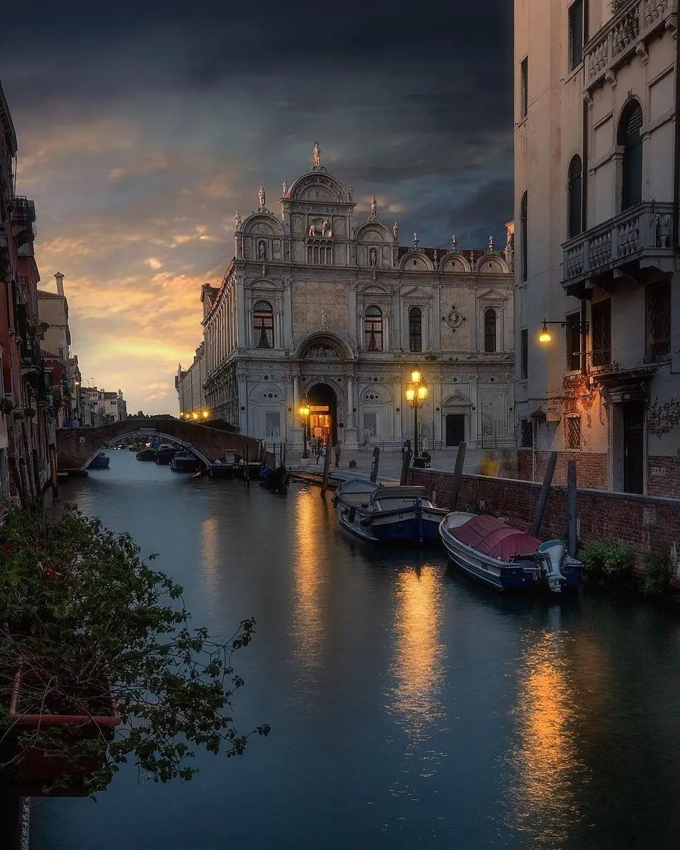 kuttikavithai's tweet photo. Some photos from Venice 🇮🇹
#onelove #venice #venezia #veniceitaly #italia #italy #friday #lagoon #grandcanal #canalgrande #veneziaitalia #sanmarco https://t.co/uFaq85Cd58