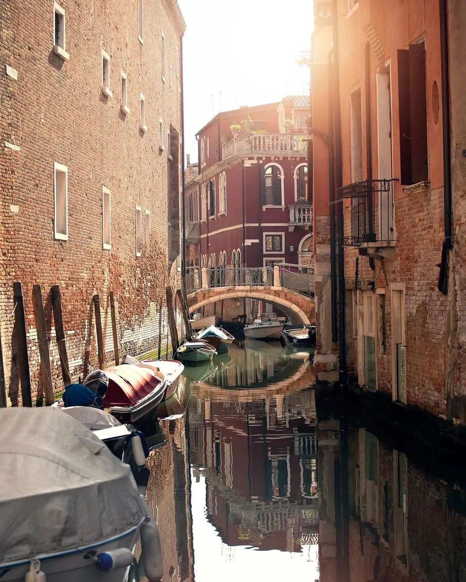 kuttikavithai's tweet photo. Some photos from Venice 🇮🇹
#onelove #venice #venezia #veniceitaly #italia #italy #friday #lagoon #grandcanal #canalgrande #veneziaitalia #sanmarco https://t.co/B8P0zvyKgO