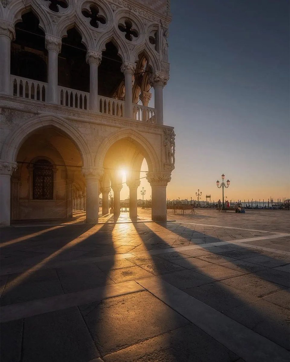 kuttikavithai's tweet photo. Some photos from Venice 🇮🇹
#onelove #venice #venezia #veniceitaly #italia #italy #friday #lagoon #grandcanal #canalgrande #veneziaitalia #sanmarco https://t.co/aVimNYb2rS