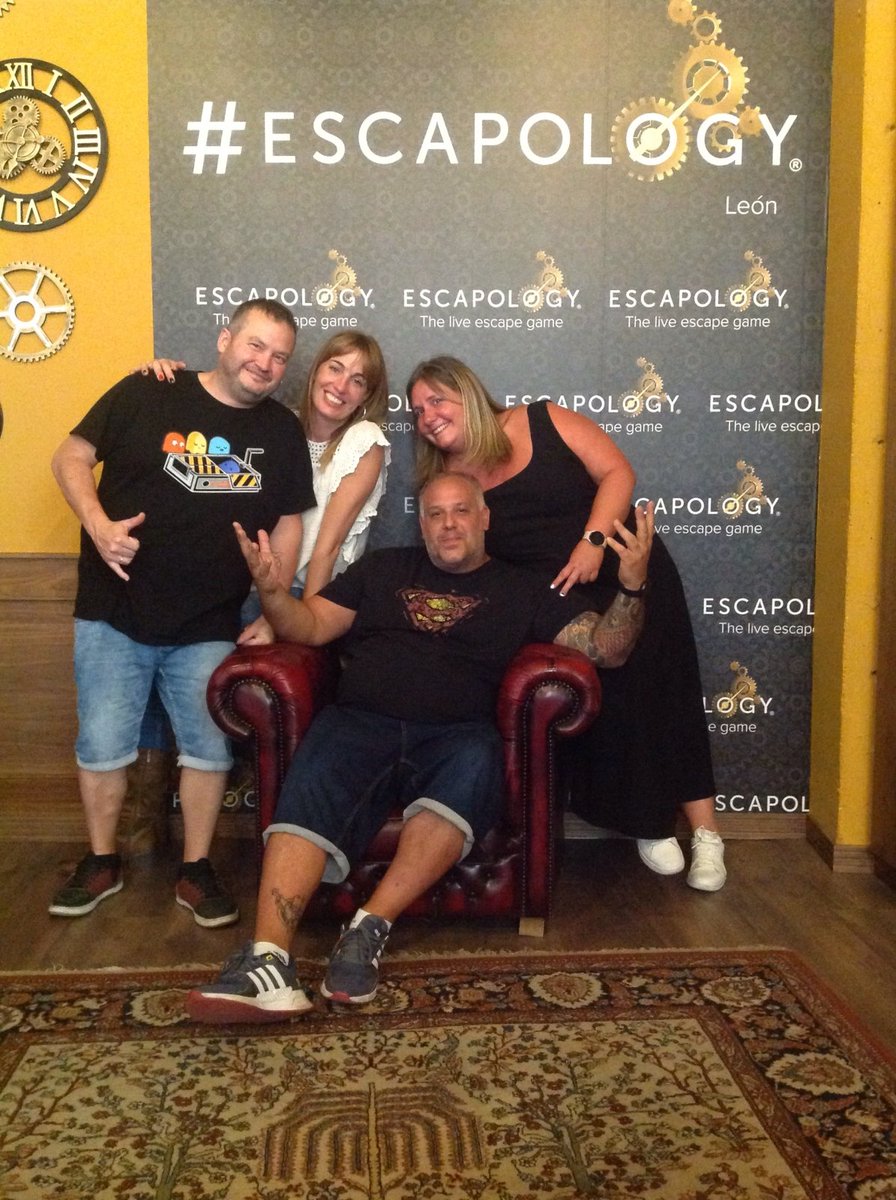 EscapologyL's tweet photo. ¡LO HAN CONSEGUIDO! 👍 👍 👍

Este equipo bautizado como «No me toques las palmas» decidió enfrentarse al malvado cura de «7 Pecados capitales» y logró terminar con su peligrosa maldición ✌️

¡Bien hecho chicos! 🔝🔝 
https://t.co/veoeDkF1Q4
#escaperoom #escapologyleón https://t.co/oADhOHVOlH
