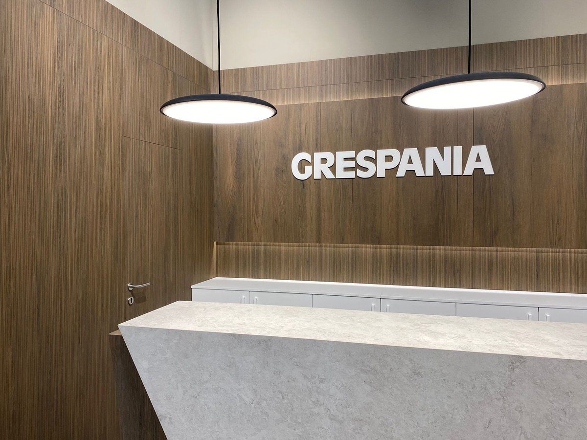Grespania_Esp's tweet photo. The first day at #Cersaie2022 has started and the first visitors have great interest in the novelties of #Grespania and #Coverlam.
You will find us at ⤵️
📍𝐇𝐚𝐥𝐥 𝟑𝟔 𝐀𝟑𝟐-𝐁𝟑𝟑𝟕.
📅September 26-30. - Bologna (IT) https://t.co/Y6s4SdYpbn