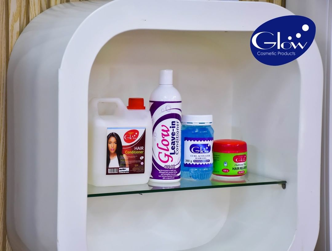 glowcosmeticsug's tweet photo. Gorgeous classy gals know hair is EVERYTHING! Our #relaxer will uncurl your short and curls. Want to turn up the volume and cleanse real clean, our #shampoos are just for that. So be that radiance you're looking for, our #conditioners will take care of that! 

  #haircare #glow https://t.co/k9edk0k27c