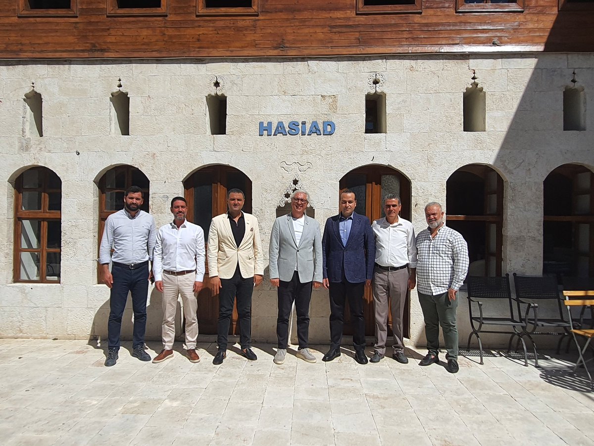 <a href="/tursaborgtr/">TÜRSAB</a> Genel Başkan adayı hemşerimiz Dr. Tamer Çiçek <a href="/tameradonis/">Tamer Çiçek</a> ve beraberindeki heyet derneğimizi ziyaret ederek hem TÜRSAB hem de seçimlere ilişkin bilgilendirmelerde bulundular.

Ziyaretlerinden dolayı teşekkür ediyor, çalışmalarında başarılar diliyoruz.