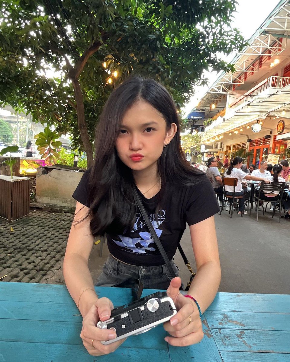 bestindah_'s tweet photo. Awal yg indah seminggu kedepan 😂 #senINDAH https://t.co/xVQypi3NJR
