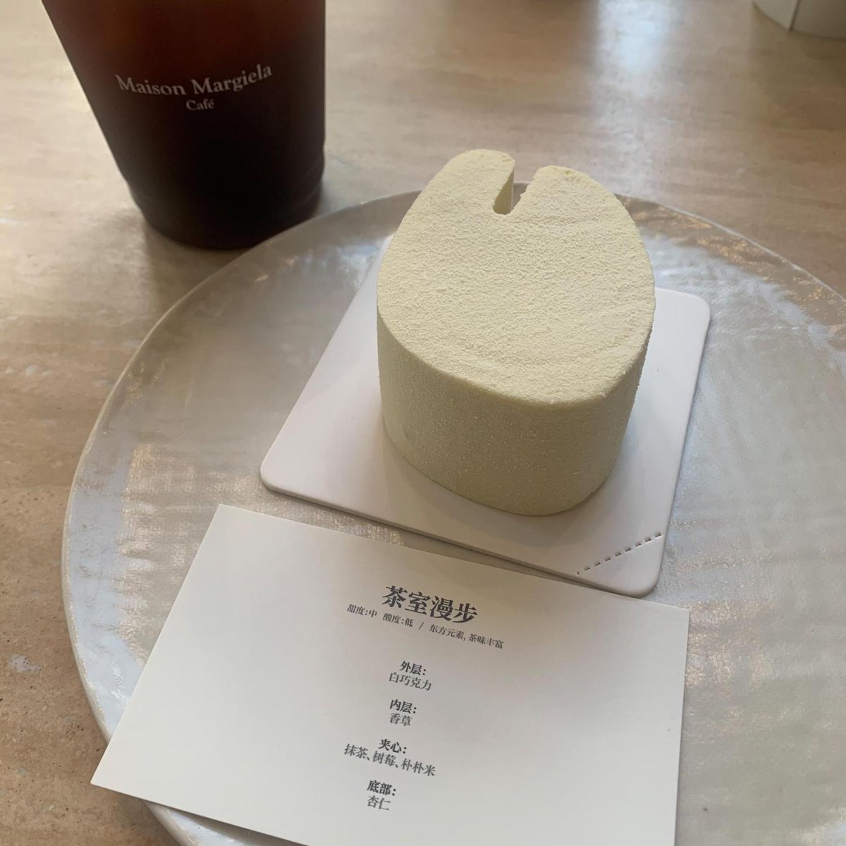 fashionsnap's tweet photo. 【人気記事】今夏、上海にオープンしたばかりの「メゾン マルジェラ」のカフェをレポート。
https://t.co/EJqynSGwnx https://t.co/2NPjENgsSA