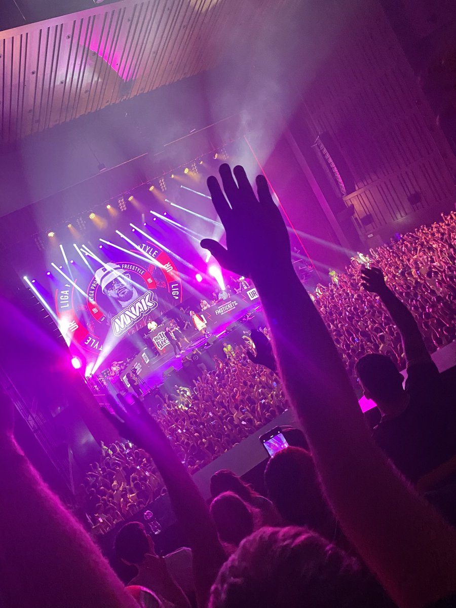 SamuFdeez's tweet photo. Que locura poder ver a personas y batallas que llevaba años viendo por una pantalla. Gracias por hacerme disfrutar como un puto enano.

Se os quiere ❤️ https://t.co/Mncn4Z1B7Y