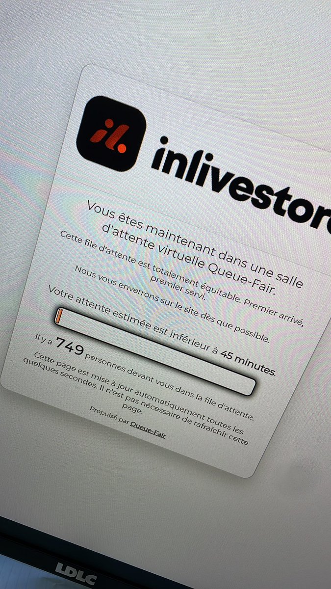 _Coralineee's tweet photo. Bon ben on attend encore .. #inlivestore https://t.co/MvKfCA5quj