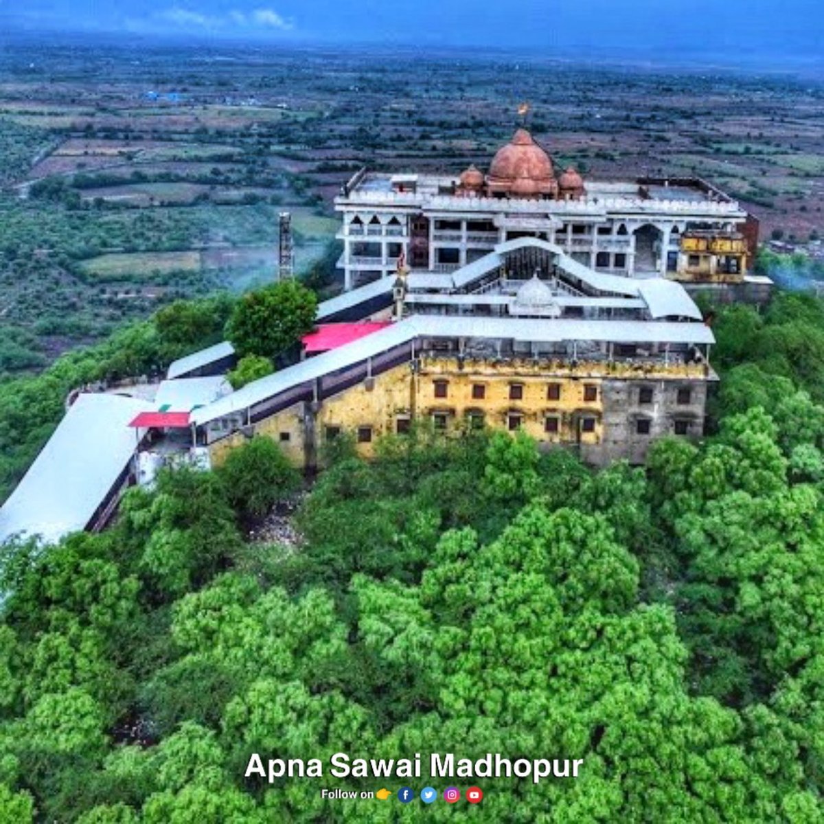 ApnaSWM's tweet photo. ॐ शुभ नवरात्रि ॐ
नवरात्रि के पावन पर्व की आप सभी को बधाई
Chauth Mata Mandir (चौथ माता मंदिर)
Chauth Ka Barwara, Sawai Madhopur
.
.
.
#apnasawaimadhopur #SawaiMadhopur #सवाईमाधोपुर #चौथकाबरवाड़ा #chouthkabarwara #ranthambore #navratri #HappyNavratri #navratri2022 #chauthmata https://t.co/FBj1juibyM