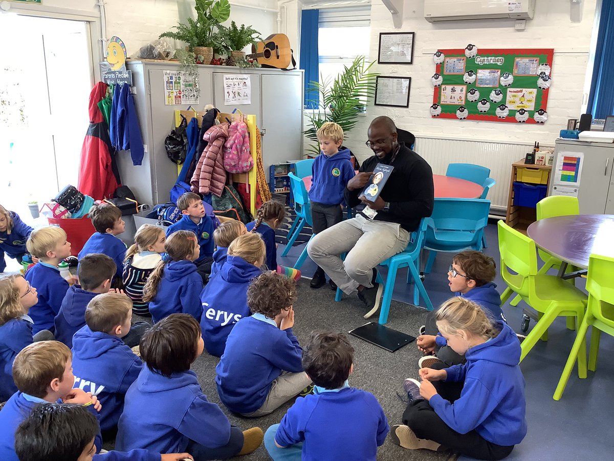 llanrhidianp's tweet photo. #LlanPysgodyn pupil telling us where he has been on the weekend and how it links to our new IQ. He went to the Florence Nightingale museum in London π©ββοΈ This weeks IQ has come from our EPIC board π #LlanIQ #LlanHealth #LlanHum https://t.co/HnXiifEwx0