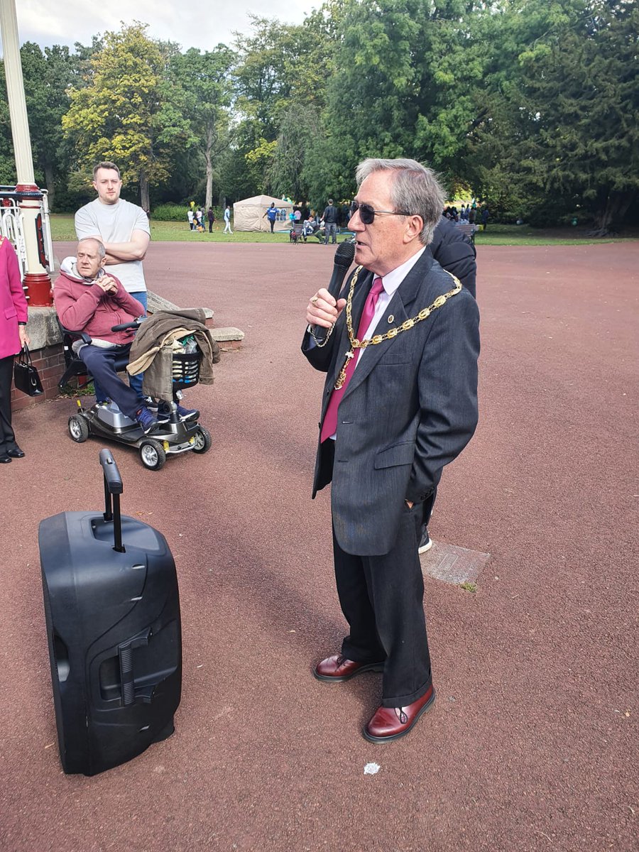 WolvesMayor's tweet photo. They then made their way to West Park. 
There they opened the Great Big Green Week event, showcasing ways in which we can do our bit to improve the environment. https://t.co/H3iajWsyB0
