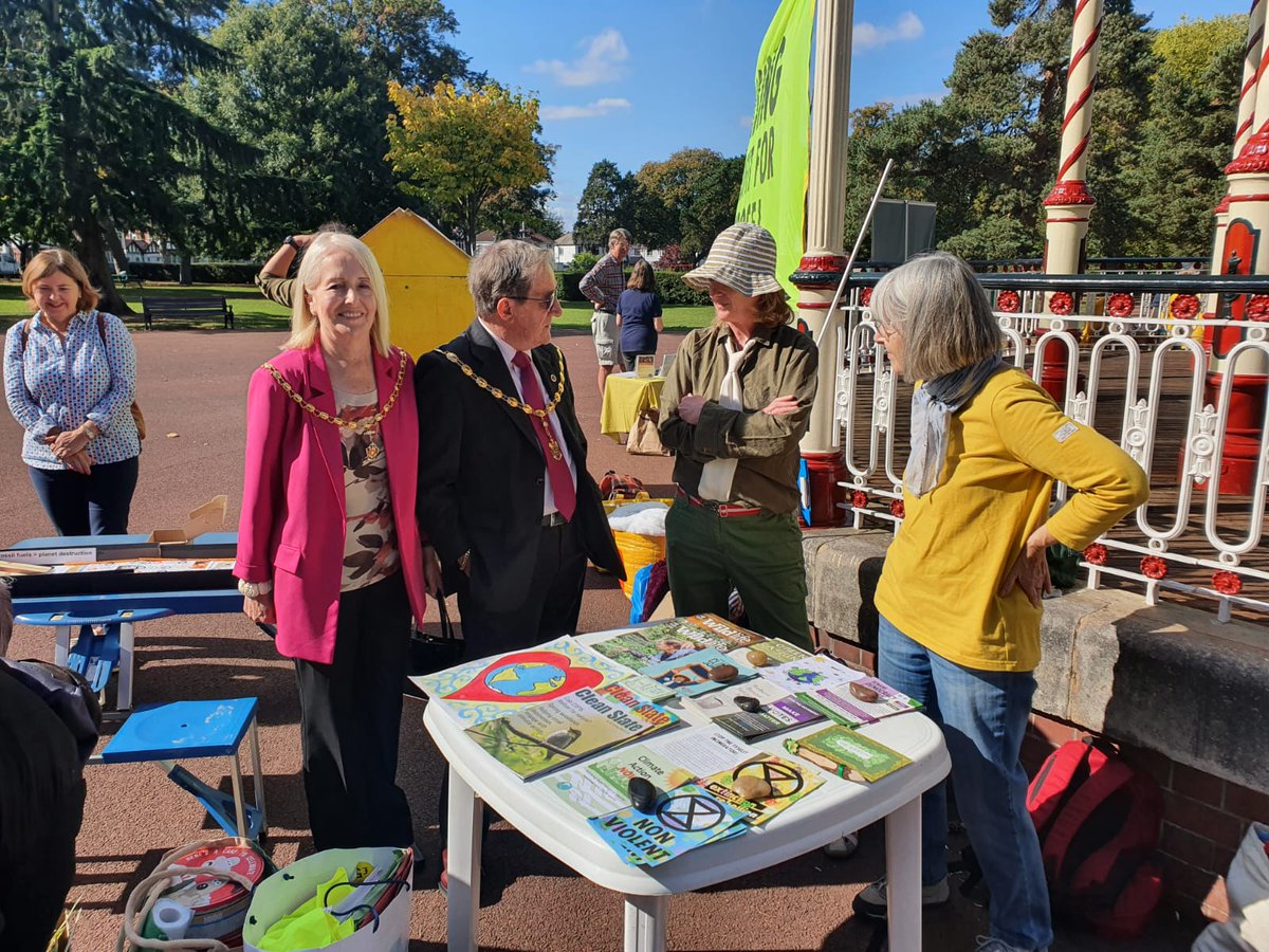 WolvesMayor's tweet photo. They then made their way to West Park. 
There they opened the Great Big Green Week event, showcasing ways in which we can do our bit to improve the environment. https://t.co/H3iajWsyB0