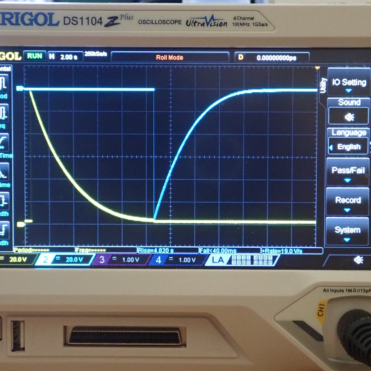 Philip M Russell (@philipmrussell1) on Twitter photo A level Physics online We built and charging and discharging capacitor circuit from locktronics by <a href="/MatrixTSL/">Matrix TSL</a> and then looked at what was happening across the bulbs with an oscilloscope A level Physics online We built and charging and discharging capacitor circuit from locktronics by <a href="/MatrixTSL/">Matrix TSL</a> and then looked at what was happening across the bulbs with an oscilloscope