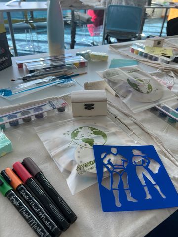childreninhosp's tweet photo. We want to thank you to Meta Ireland and all their staff who have recently donated and packed isolation play packs for us! We can't wait to share these in hospitals. A big thank you also goes to WeHero who organised this. We appreciate your support very much 🙏 #metaireland https://t.co/jKyz4rM6nc