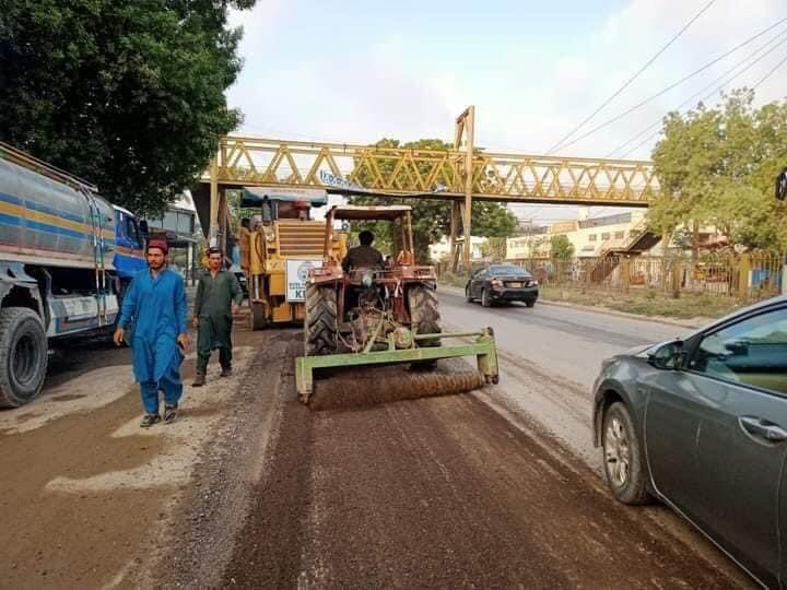Waqasawanppp's tweet photo. Milling work in progress at Metro Market , Safari Park ,Main university road District East by #KMC. 

#KarachiWorks 
Well done 
@murtazawahab1 @JunaidSaleemJD @BBhuttoZardari https://t.co/M9pel53BsQ