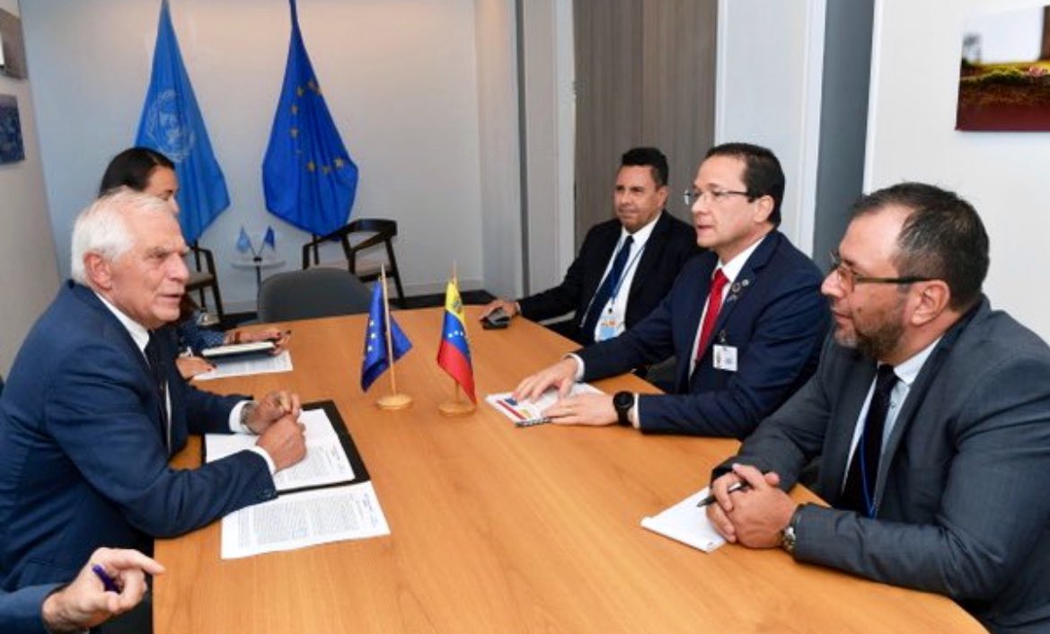 A falta de gas y petróleo, Borrell se reunió con el Canciller venezolano en la ONU, dejó de ver a Venezuela como una “dictadura” y reconoce al gobierno de Maduro.