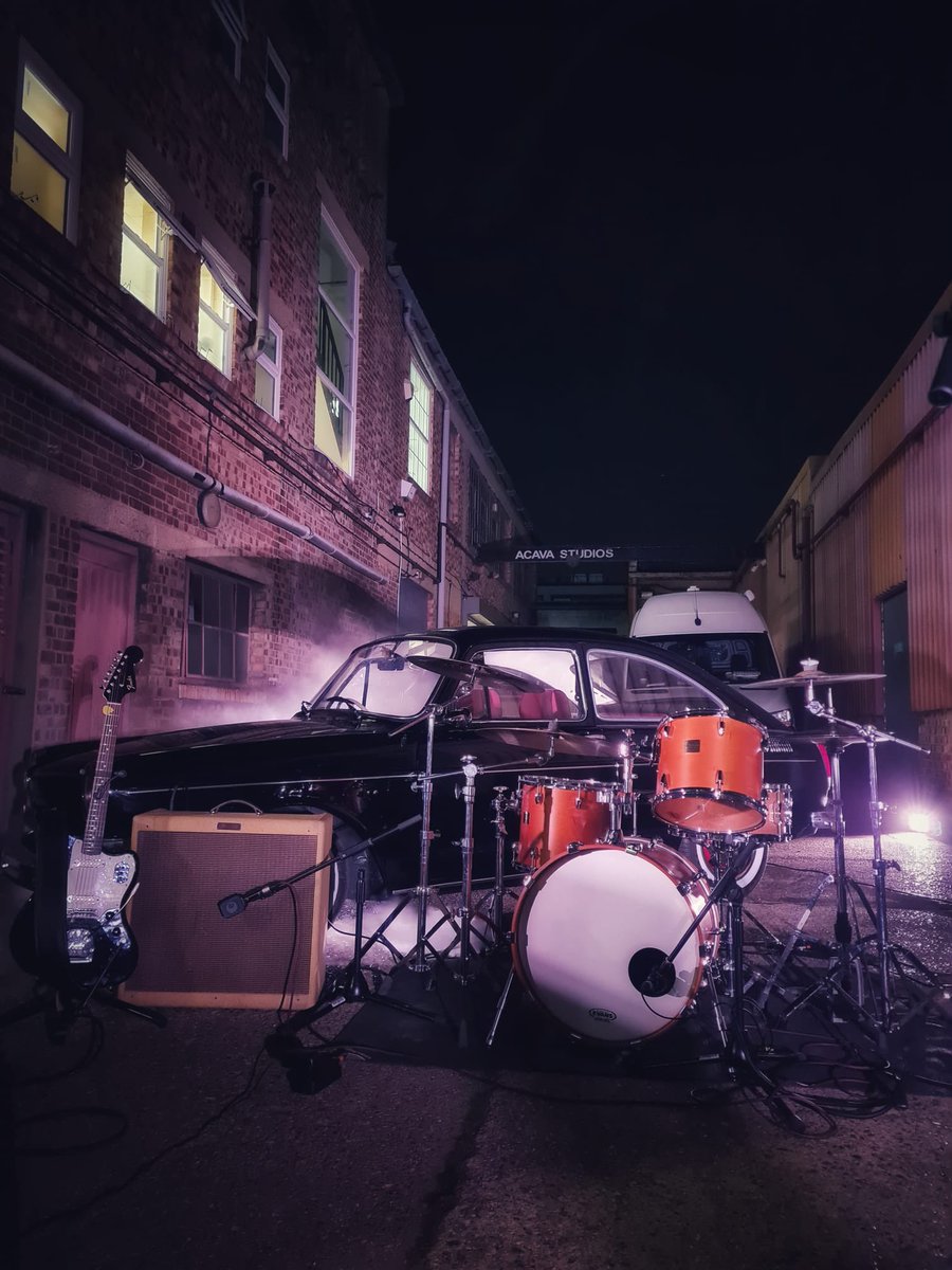 Tasty location for last nights gig! Twangin' away down an alley in south london...