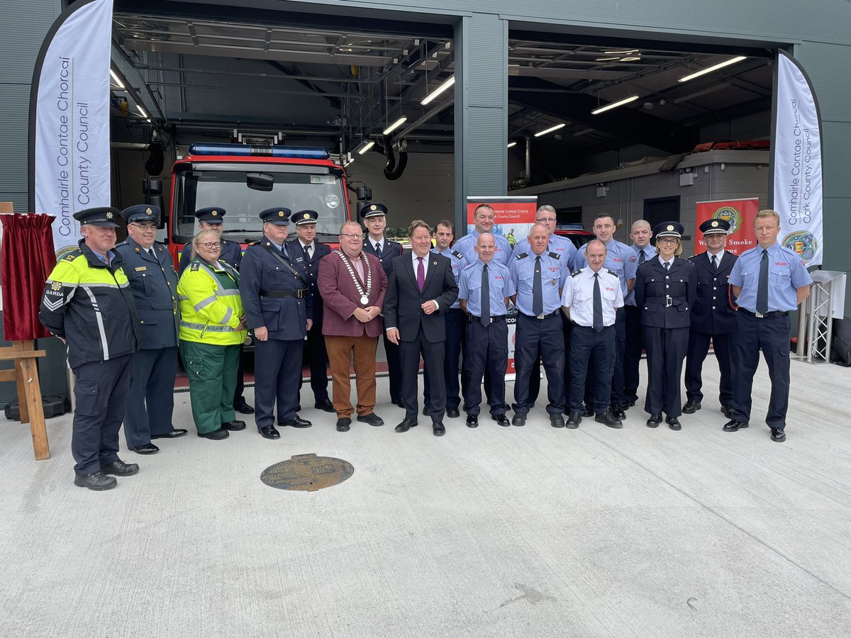 Minister <a href="/DarraghOBrienTD/">Darragh O'Brien</a> and Mayor Collins officially open Macroom’s new fire station. With improved access to new bypass, sustainable building methods and universal access the new station will be on hand to serve its community.