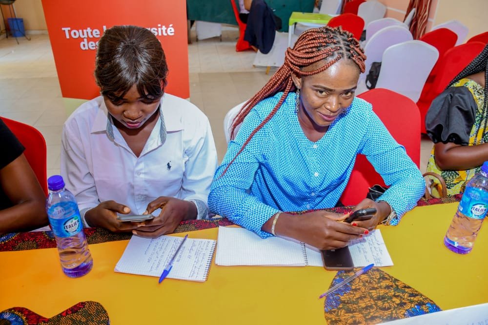 habariRDC's tweet photo. Exercice de création des comptes Twitter et partage des informations par les participantes avec Habari #Kisangani et #FNUD. https://t.co/5TJPhluH6J