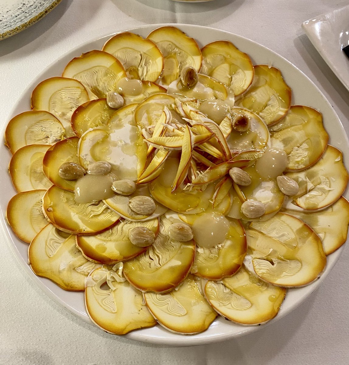 No digo que me lo mejoren, solo traten de igualarlo Carpaccio de Amanita Cesárea , solo en ⁦<a href="/SerranoAstorga/">Restaurante Serrano</a>⁩ de la mano de ⁦<a href="/JesusPSerrano/">Jesus Prieto Serrano</a>⁩ ⁦<a href="/JPMARQUIEGUI/">JESUS P. MARQUIEGUI</a>⁩ , si son los mejores hay que decirlo #ComerenAstorga