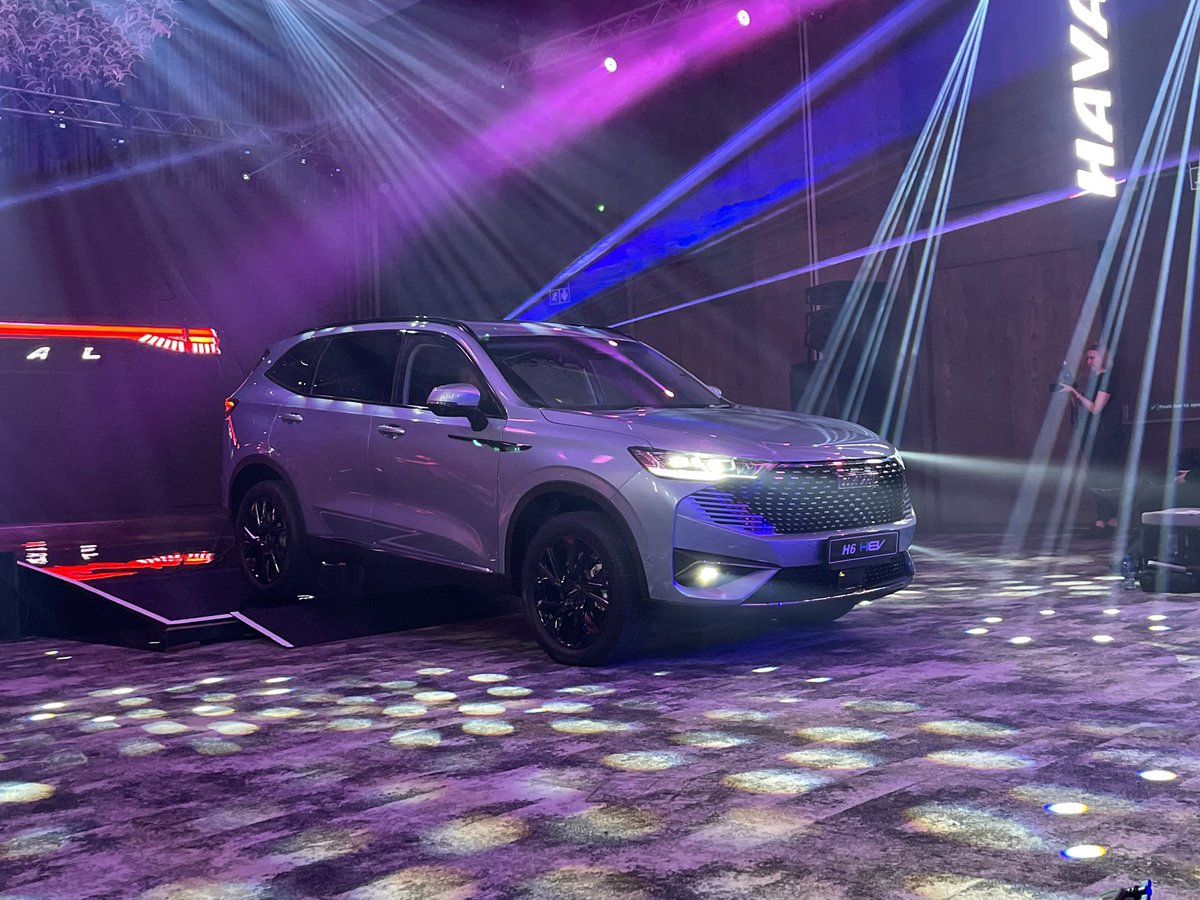 khuleonwheels's tweet image. Meet the new Haval H6 HEV. Haval is looking to shake things up in the hybrid SUV space. It has a combined power output of 179kW/530Nm and Haval claims fuel consumption of 5.2 l/100km. Pricing for the Haval H6 HEV comes in at R669,950.

#HavalH6HEV #ASmarterWayToDrive