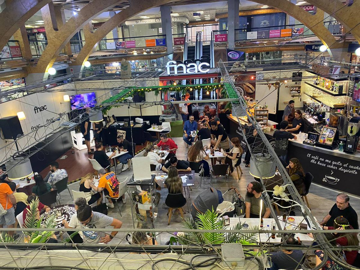 SmialMithlond's tweet photo. Este fin de semana ha sido intenso en Mithlond: la #TolkienWeekend organizada junto a @Fnac_ESP y la tienda Cinema Paradiso el viernes y sábado estuvo cargada de actividades que han sido un éxito rotundo, y el domingo nuestro club de lectura quincenal de El Hobbit. 💪🏻💪🏻
#SmialSTE https://t.co/FNYj2z4pC3