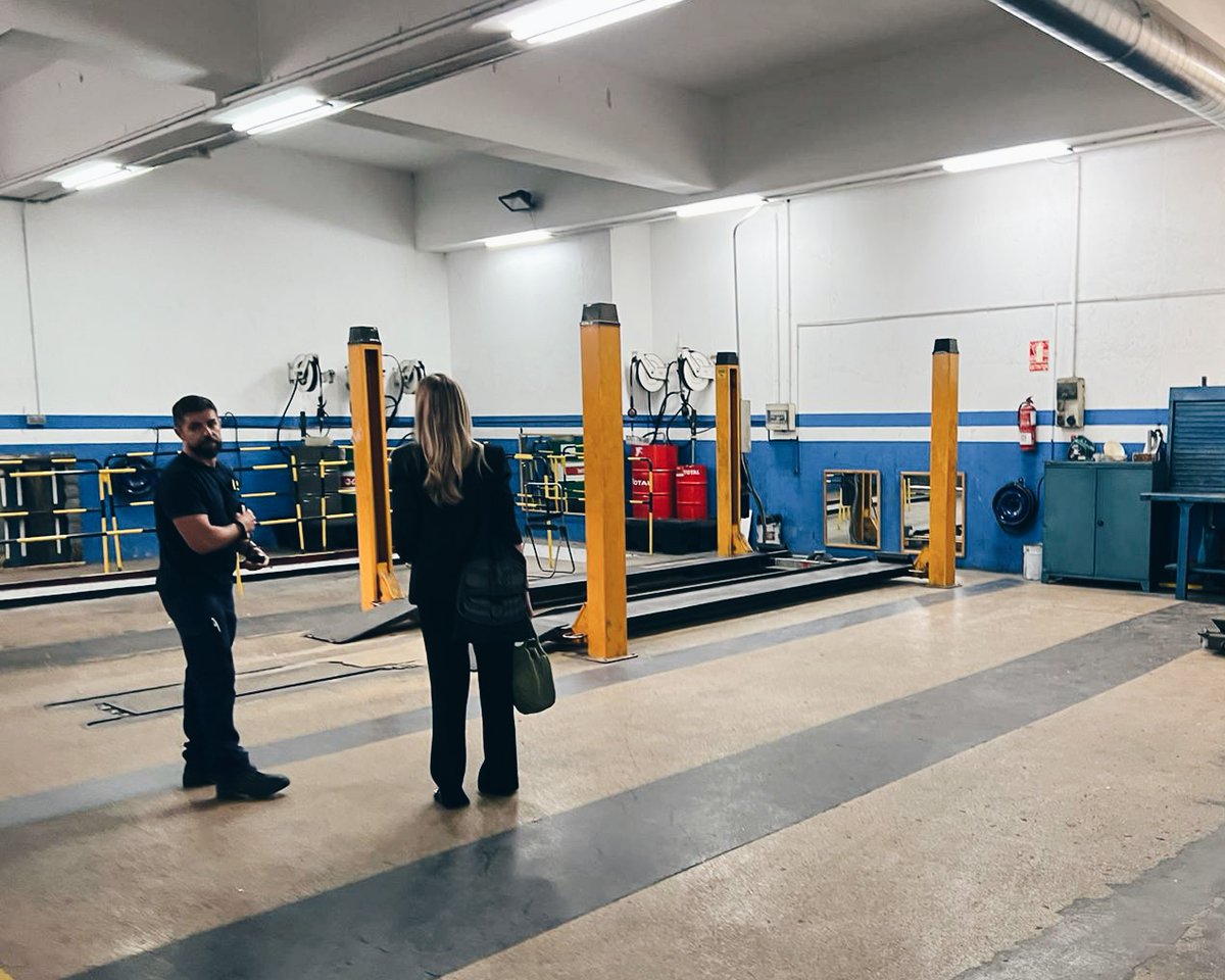 La semana pasada, nuestra compañera Eva estuvo en Madrid con alguno de nuestros clientes 🚗🌿 Además, aprovechó para conocer de cerca la realidad de varios talleres 🔧🪛 para así poder adaptar nuestras soluciones a necesidades reales. 
#movilidadelectrica #movilidadsostenible