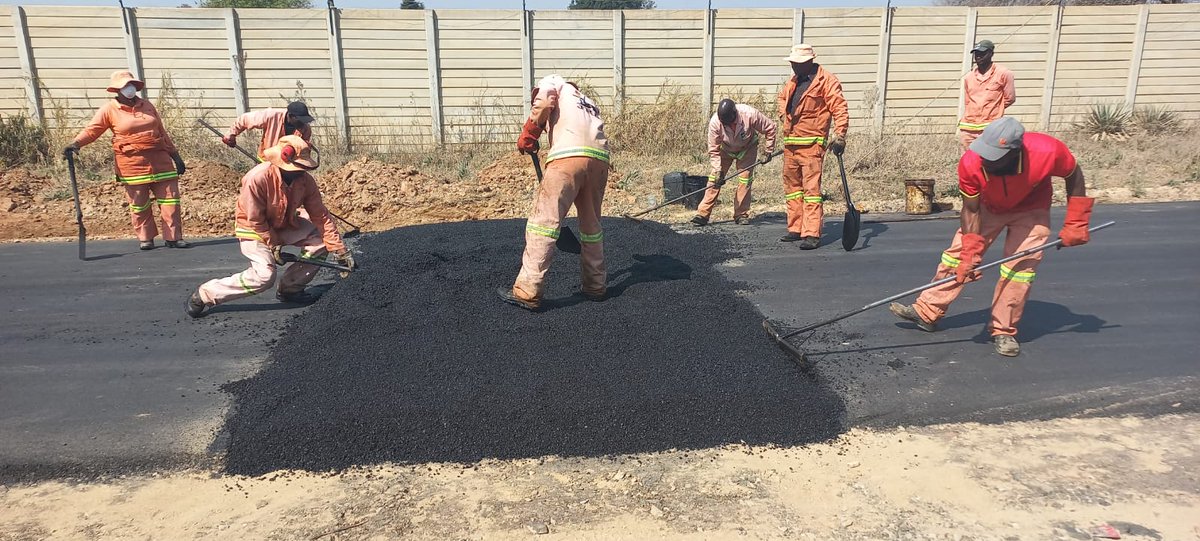 Prudencetm's tweet photo. Engineers study engineering to build quality roads and speed calming things (speed humps)
 @ChangingthingsS https://t.co/9WOQjmQFrd