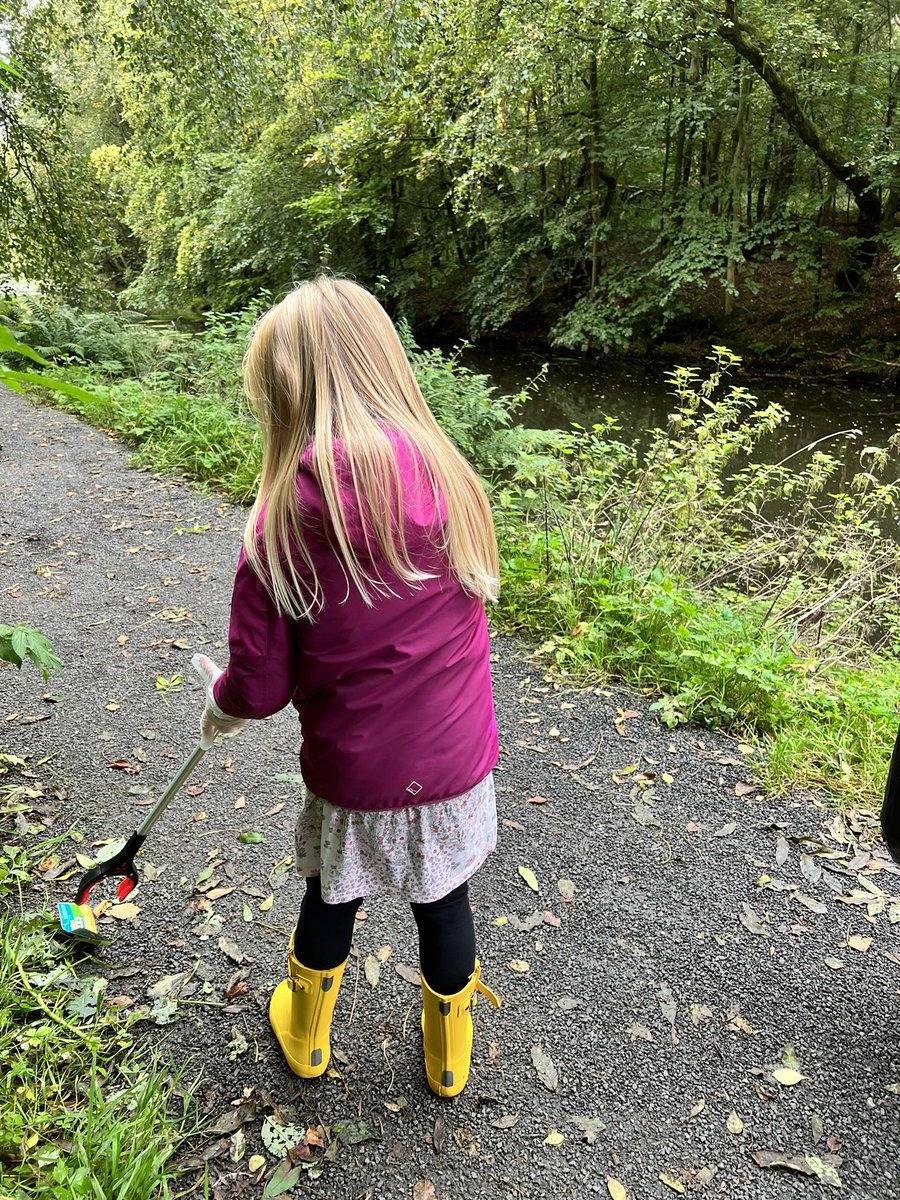 Litter picking with SAHS’s youngest eco warrior. Great way to start Scotland’s climate week. #scotclimateweek #ecoschools #keepscotlandbeautiful