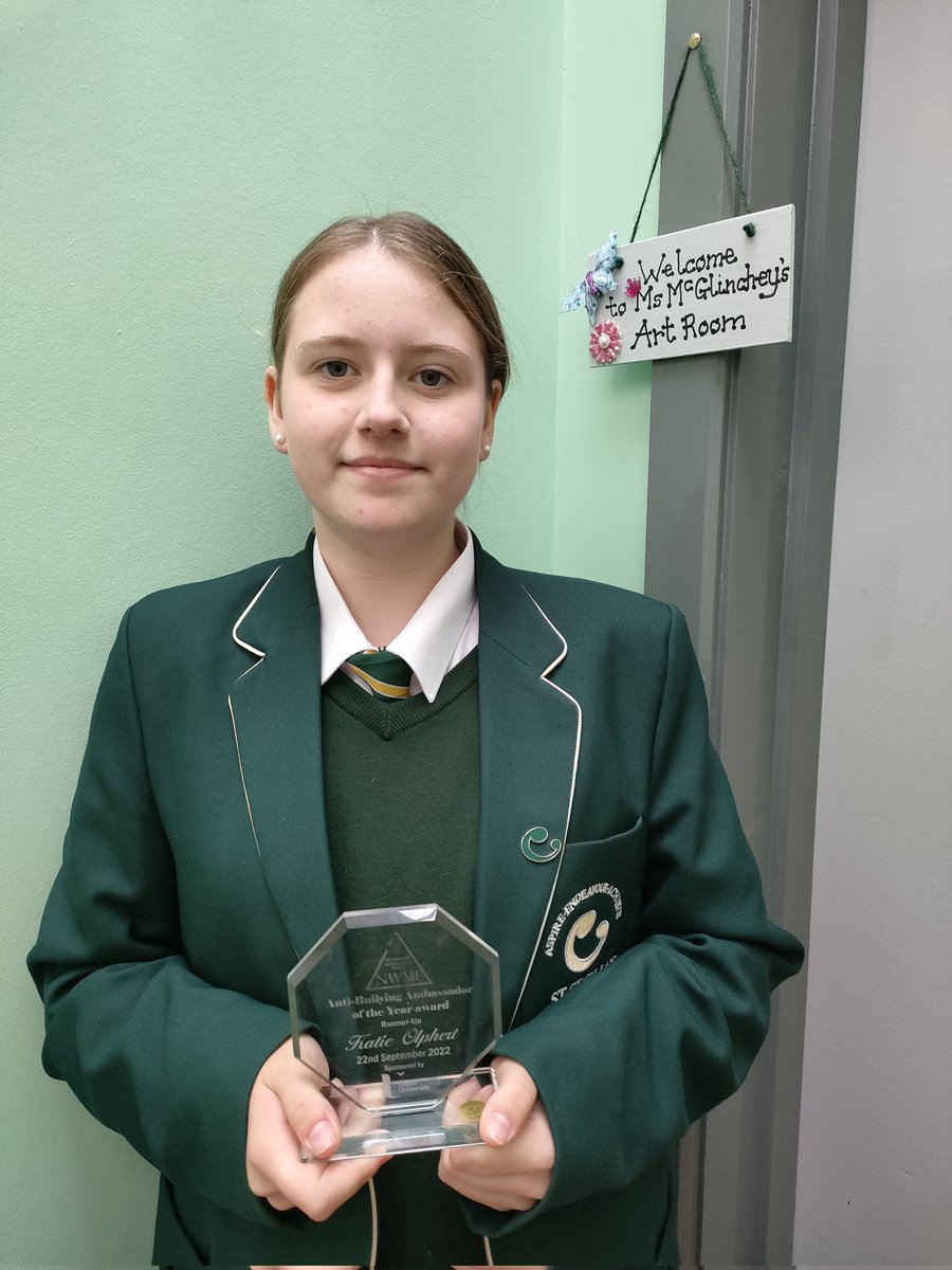 HouseCourage16's tweet photo. Well done Kadie, 8 Courage on receiving runner up award for her anti bullying poster @nwmforum. You are a 🌟 #winner #courage #artmatters @StCeciliasDerry https://t.co/nlQijWwBFK