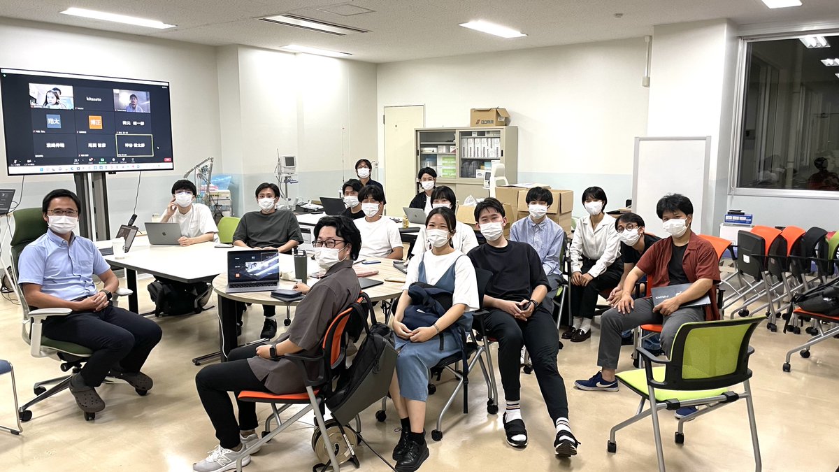 KamiyaKentaroPT's tweet photo. 定期的なゼミのミーティング。基本ハイブリッド。
通称”パブミ”　パブリケーションミーティング
リサーチミーティングでないのは、論文化を常に意識してと言う意味合いです。
#kamikenlabo https://t.co/FihkS8qKK1