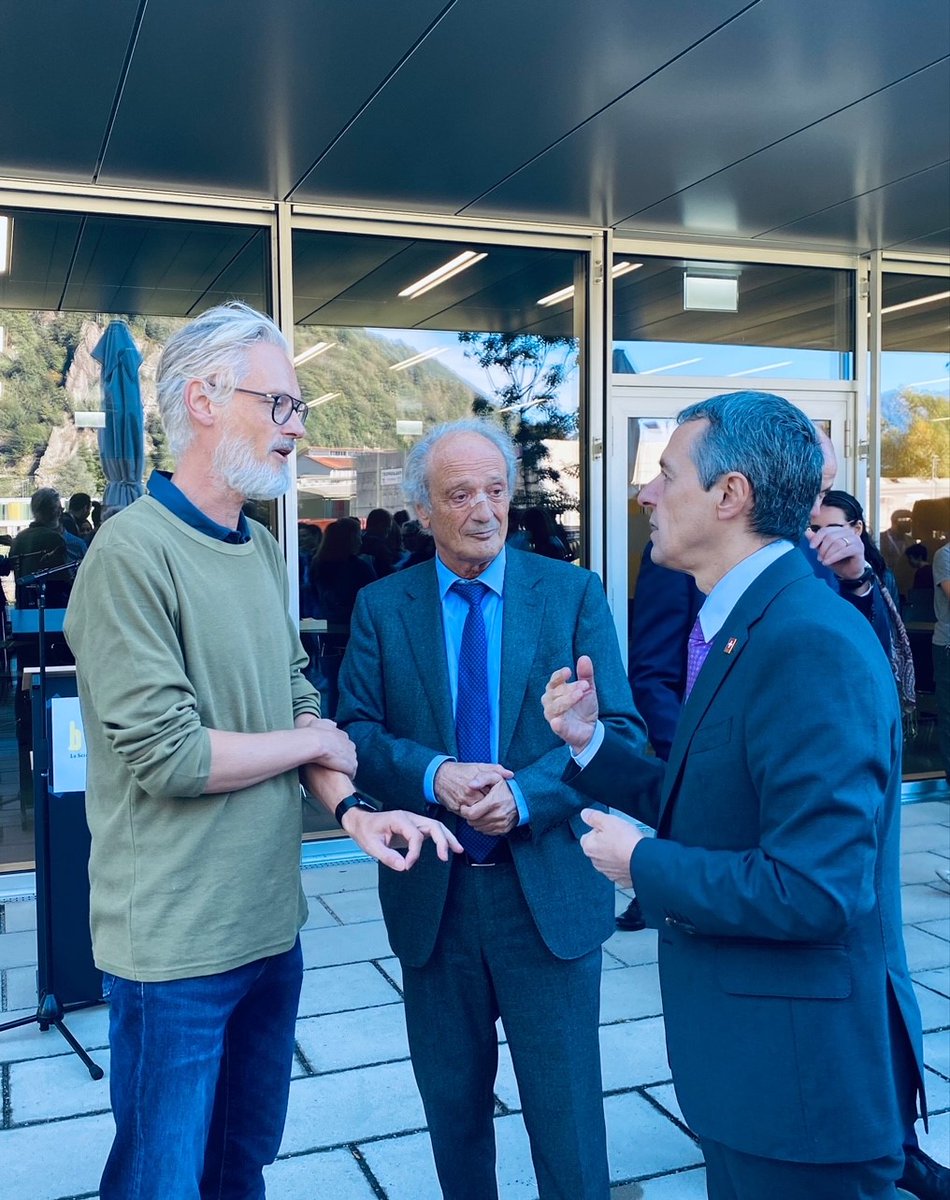BellinzonaIrb's tweet photo. Honored to have welcomed the President of the Swiss Confederation @ignaziocassis to the Bellinzona Research Institutes (Bios+). 
#biosplus #irb #ior #lrteoc #sciencethathelps 
@EDA_DFAE @IOR_Bellinzona @USI_university @EnteOspedaliero https://t.co/Z9Q7dtA9rX