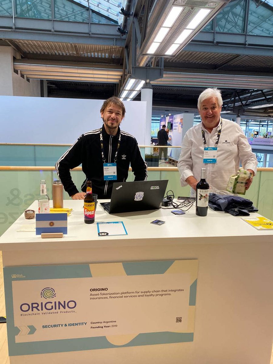 Origino_io's tweet photo. 🤩Segundo día en este gran @bitsandpretzels 🇩🇪
@Origino_io sigue rockeándola🤟acompañados por Diego Viruega de #BCRInnova 🔥🔥 https://t.co/DBouuvCITE