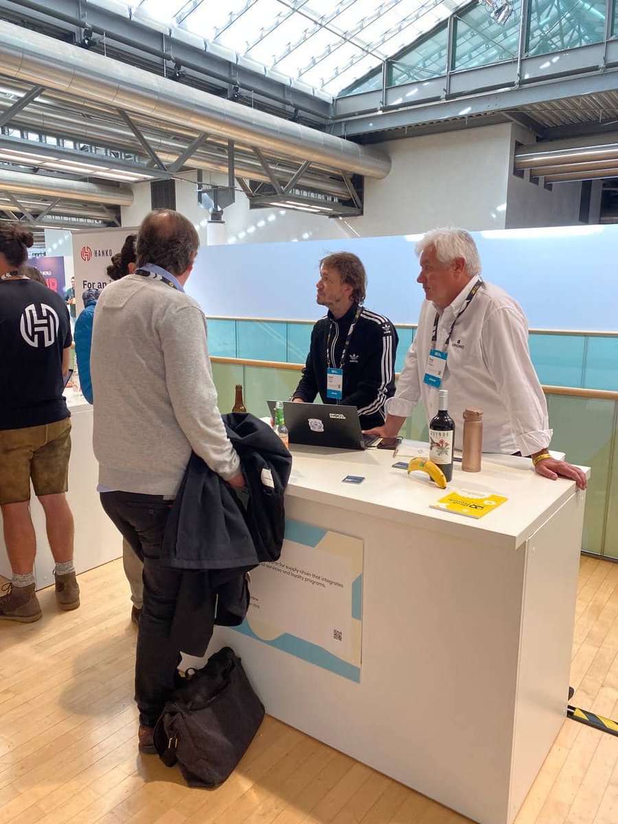 🤩Segundo día en este gran <a href="/bitsandpretzels/">Bits & Pretzels</a> 🇩🇪
<a href="/Origino_io/">Origino</a> sigue rockeándola🤟acompañados por Diego Viruega de #BCRInnova 🔥🔥