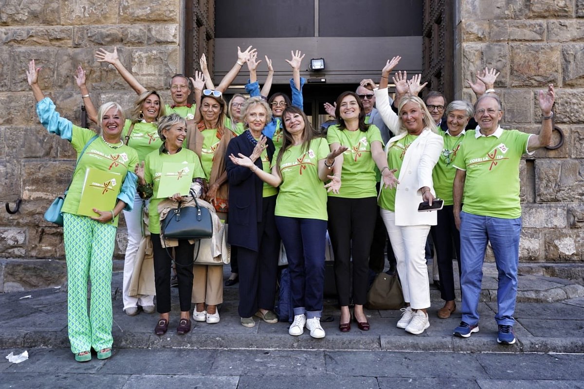 Alessia_Bettini's tweet photo. #CorrilaVita compie 20 anni, traguardo speciale per una manifestazione entrata a buon diritto nel cuore dei fiorentini, che mette al centro sport, cultura, solidarietà e salute. Domenica #2ott torna quest'appuntamento atteso da tutta la città.🤗
Qui info: https://t.co/jujePljqPP https://t.co/2UK2hl6hGp