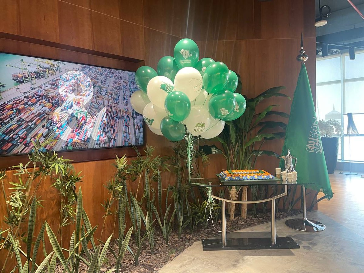 strategyandME's tweet photo. Happy National Day to all of our colleagues and clients celebrating in Saudi Arabia! Our local team in Riyadh kicked off the celebration earlier this week, by coming together for a delicious, traditional Saudi dinner! #LifeatStrategyAnd
#ูู_ููุง_ุฏุงุฑ
#ุงูููู
_ุงููุทูู_ุงูุณุนูุฏู_92 https://t.co/Mnm1NPKy2S