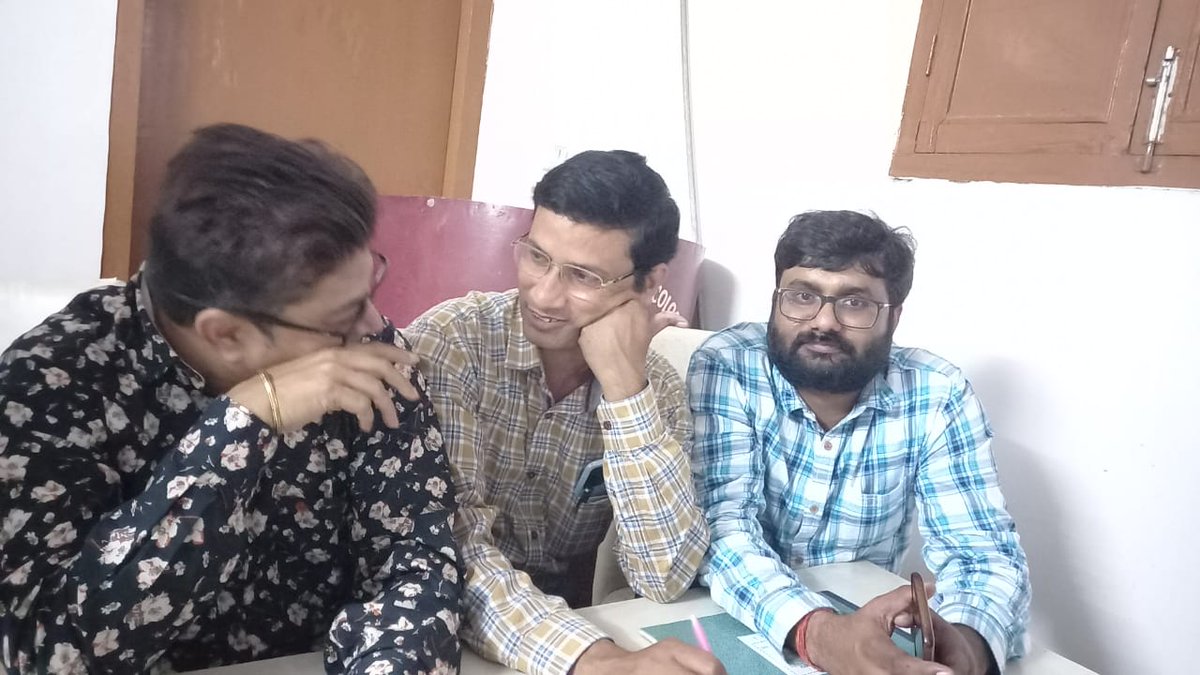 DrSaura50084829's tweet photo. कोर कमिटी की बैठक डॉ० रणजीत कुमार की अध्यक्षता में स्थानीय आइ.एम.ए. हॉल पटना में हुई। लंबित काम पर विमर्ष हेतु सरकार की उदासीनता पर चिकित्सकों ने आक्रोश व्यक्त किया तथा इस संबंध में श्री 

@yadavtejashwi

जी से आवश्यक हस्तक्षेप करने का आग्रह किया है। #BHSA https://t.co/kkEPGhC94i