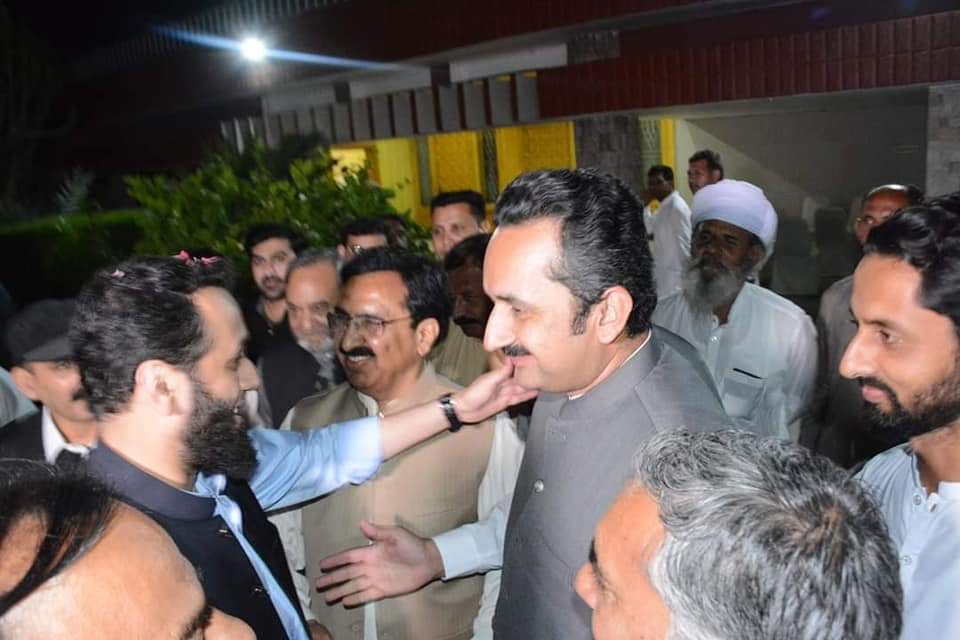 AdilBukshPK's tweet photo. معاون خصوصی وزیراعظم عطااللہ تارڑ صاحب کی نائب صدر پنجاب چوہدری مستنصر علی گوندل کی رہائش گاہ آمد
ممبران صوبائی اسمبلی چوہدری عادل بخش چٹھہ بلال فاروق تارڑ سے ملاقات
سوشل میڈیا ٹیم کے متحرک رکن رانا ناصر صاحب کی بھتیجی کی وفات پر اظہار تعزیت کی
#SMT #PP51 https://t.co/Uox6O7pJVX