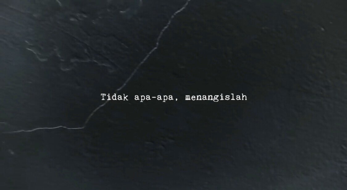 filsafatuna's tweet photo. هل جربت أن تبتسم لحديث أحدهم ثم تبكى سراً لأنه أوجعك؟

Pernah kau mencoba tetap tersenyum karena ucapan seseorang, sedang di dalam hatimu kau menangis lirih karena ucapan itu melukaimu?

• • • https://t.co/1N7Pcrrx4y