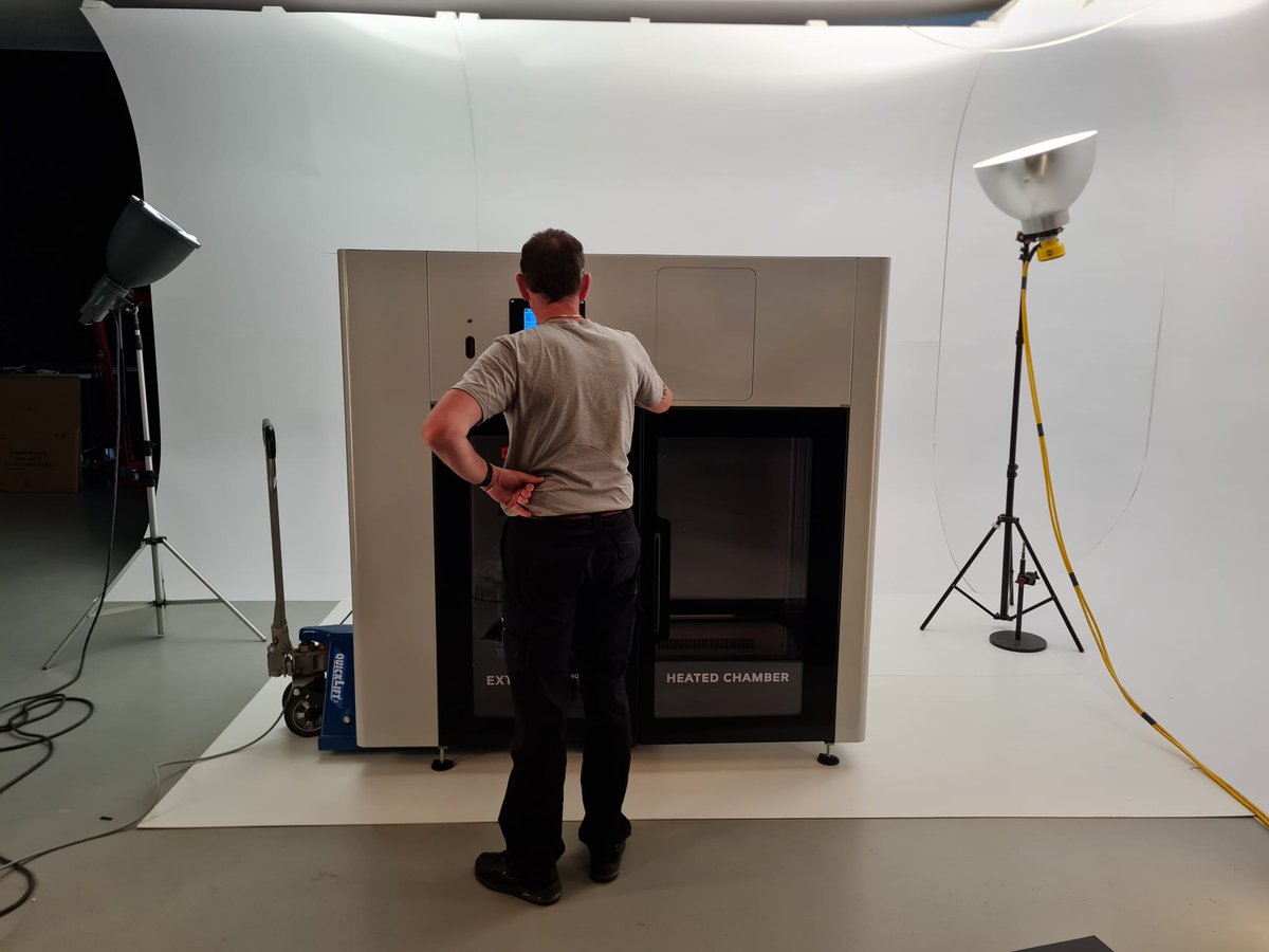 builder3Dprint's tweet image. Lights, camera, action! Our brand new Extreme 1500 PRO HC is now being photographed. We can&apos;t wait to share the images with all our resellers and update our website. The 1500 PRO HC is now available in Europe and the United Kingdom. #3dprinting #prototyping #builder3dprinters