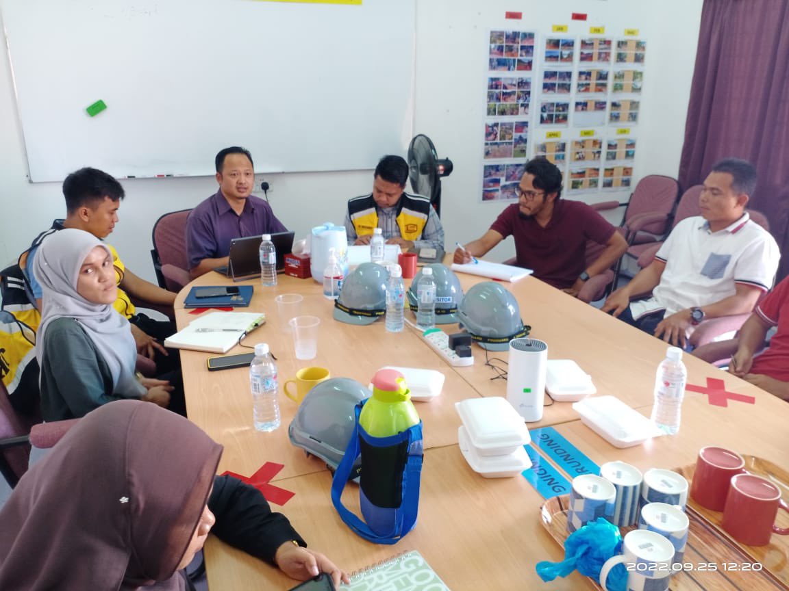 JKR Ketengah (@jkr_ketengah_) on Twitter photo Audit Pembinaan dan Audit Sistem Pengurusan Keselamatan & Kesihatan Pekerjaan (SPKKP) ISO 45001:2018 telah diadakan pada 25/09/2022 secara dalaman oleh team projek di Projek Jalan Kg. Pasir Raja, Hulu Dungun bersama pihak komtraktor dan perunding. Audit Pembinaan dan Audit Sistem Pengurusan Keselamatan & Kesihatan Pekerjaan (SPKKP) ISO 45001:2018 telah diadakan pada 25/09/2022 secara dalaman oleh team projek di Projek Jalan Kg. Pasir Raja, Hulu Dungun bersama pihak komtraktor dan perunding.