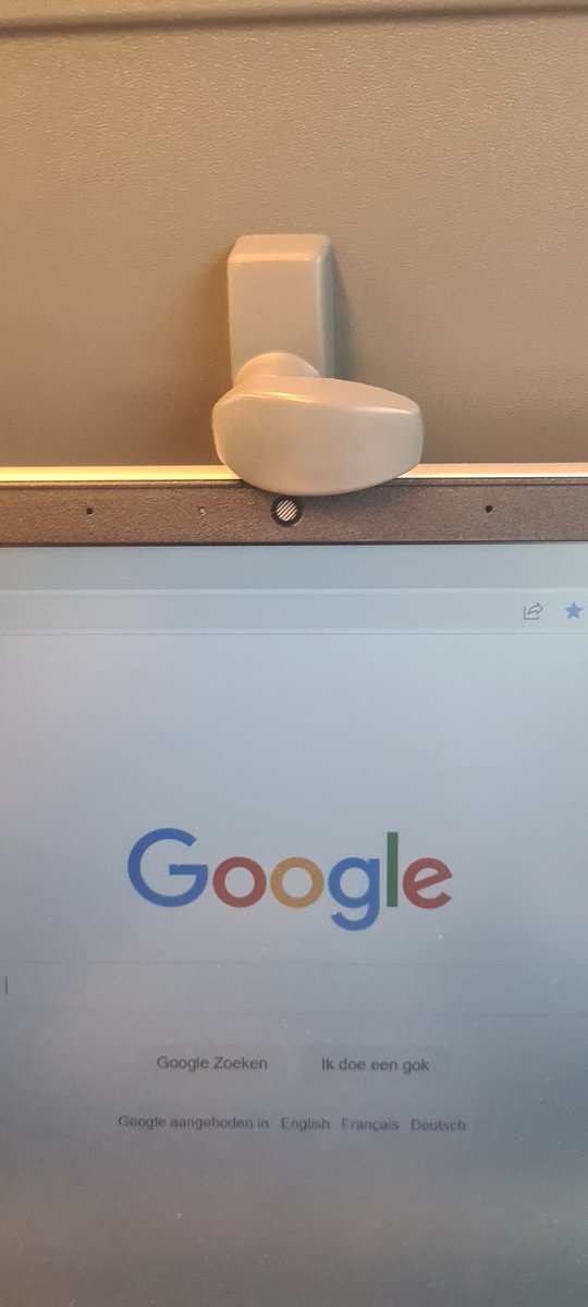 JSegier's tweet image. In 1ste klasse op trein @NMBS... kan met moeite een 15" laptop openzetten op mini-tafeltje en stopcontact hangt enkel bij 4p waar er zelfs geen tafeltje is 🤦‍♂️ Wie vindt dat toch allemaal uit?!