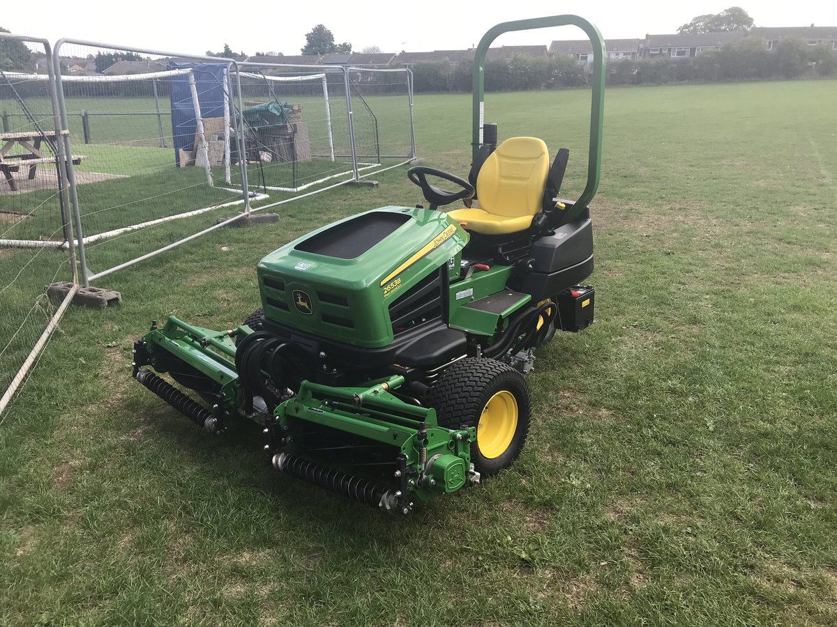 AlexJonesTAG's tweet photo. Delivered this lovely 2653B Ex Demo to a local football club late last week - put straight into work cutting the pitch ready for a match Saturday! ⚽️🟢🟡 @TallisAmosTurf https://t.co/6YVtqVmFfp