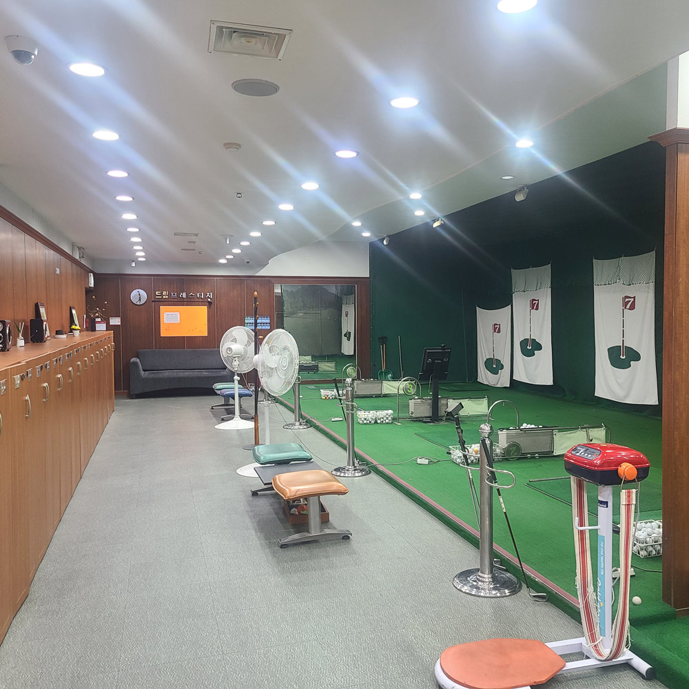 Proswing_Inc's tweet image. 드림골프클럽 &amp;amp; 스크린골프에 골프레슨기구 프로스윙머신 설치(충남 천안시 서북구 두정로 142)
proswing.kr
제품문의: 1899-6637
#프로스윙기 #레슨용골프스윙교정기 #골프스윙연습장비 #골프자세연습기구 #골프스윙궤도연습기 #드라이버연습스윙기 #아이언연습스윙기 #드라이버자세교정