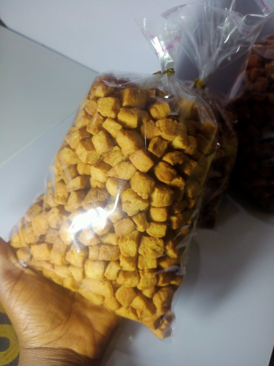shukreedkitchen's tweet photo. @pst_iren I am Adedeji Shukurah, a 400 level Nutrition and dietetics student of FUNAAB. I am a baker in Ibadan. Specialized in the making of celebration cakes, pastries and snacks. 
Fb: Shukreed's kitchen 
IG : _shukreedkitchen_
@pst_iren https://t.co/RiNuk1eq8c